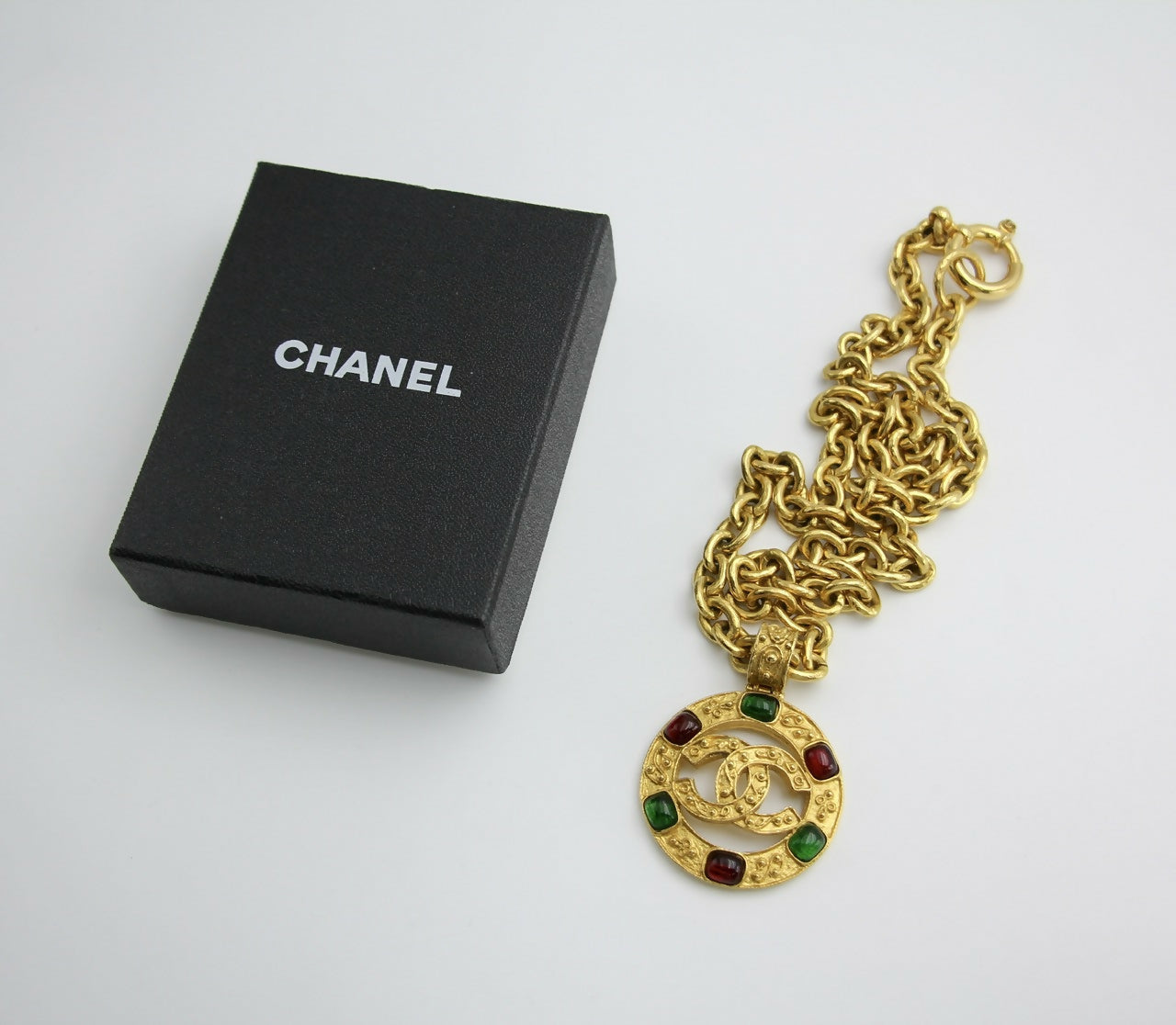 Chanel Vintage 94A Grapevine Gold Plated Medal Long Necklace