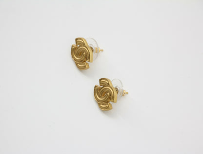 Chanel Vintage 01P Gold-plated Bright Gold CC Clip-on Earrings