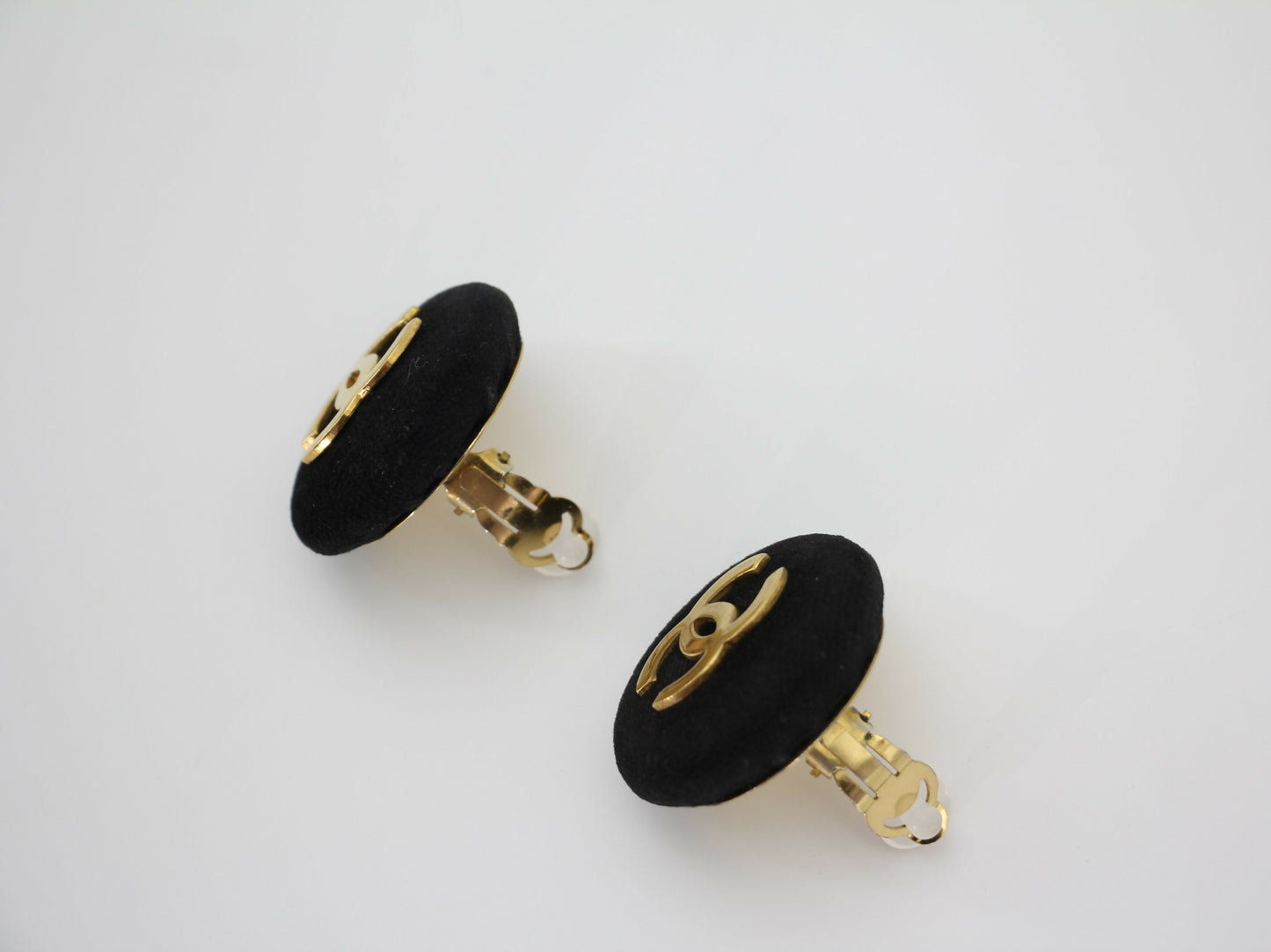 Chanel Vintage 1986-92 Black Velvet Round Clip-on Earrings