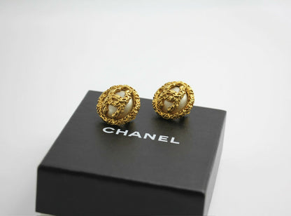Chanel Vintage 93A White Lava Round Clip-on Earrings
