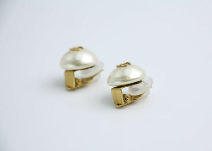 Chanel Vintage 95A Faux Pearl White Round Clip-on Earrings