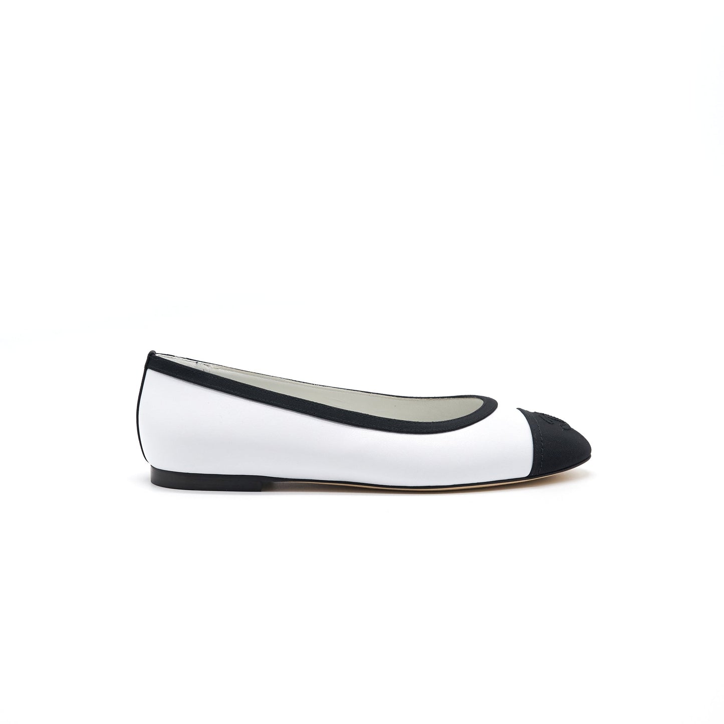 Chanel Flats Black / White Size 36.5