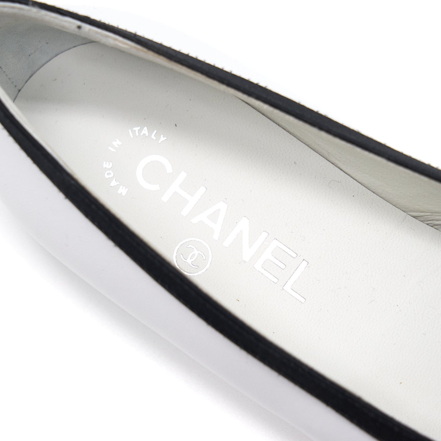 Chanel Flats Black / White Size 36.5