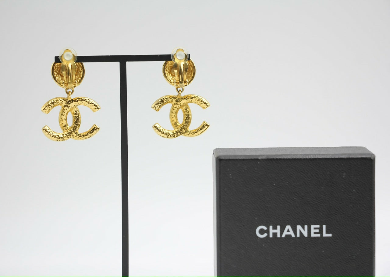 Chanel Vintage 95A Gold-plated Carved Dangle Clip-on Earrings