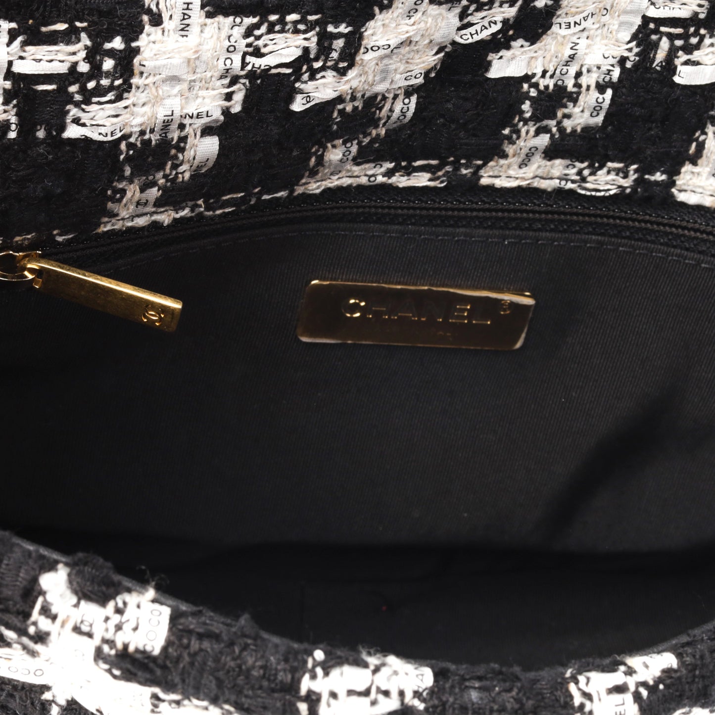 Chanel Chanel 19 - Small