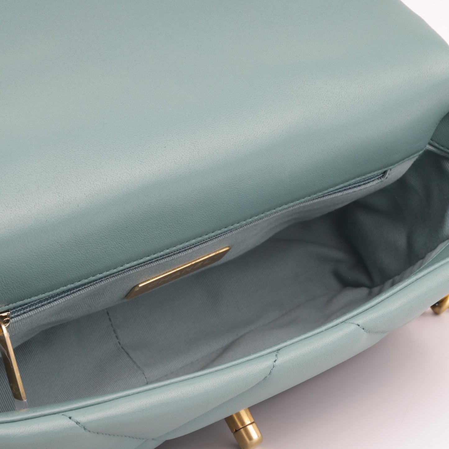 Chanel Chanel 19 - Small