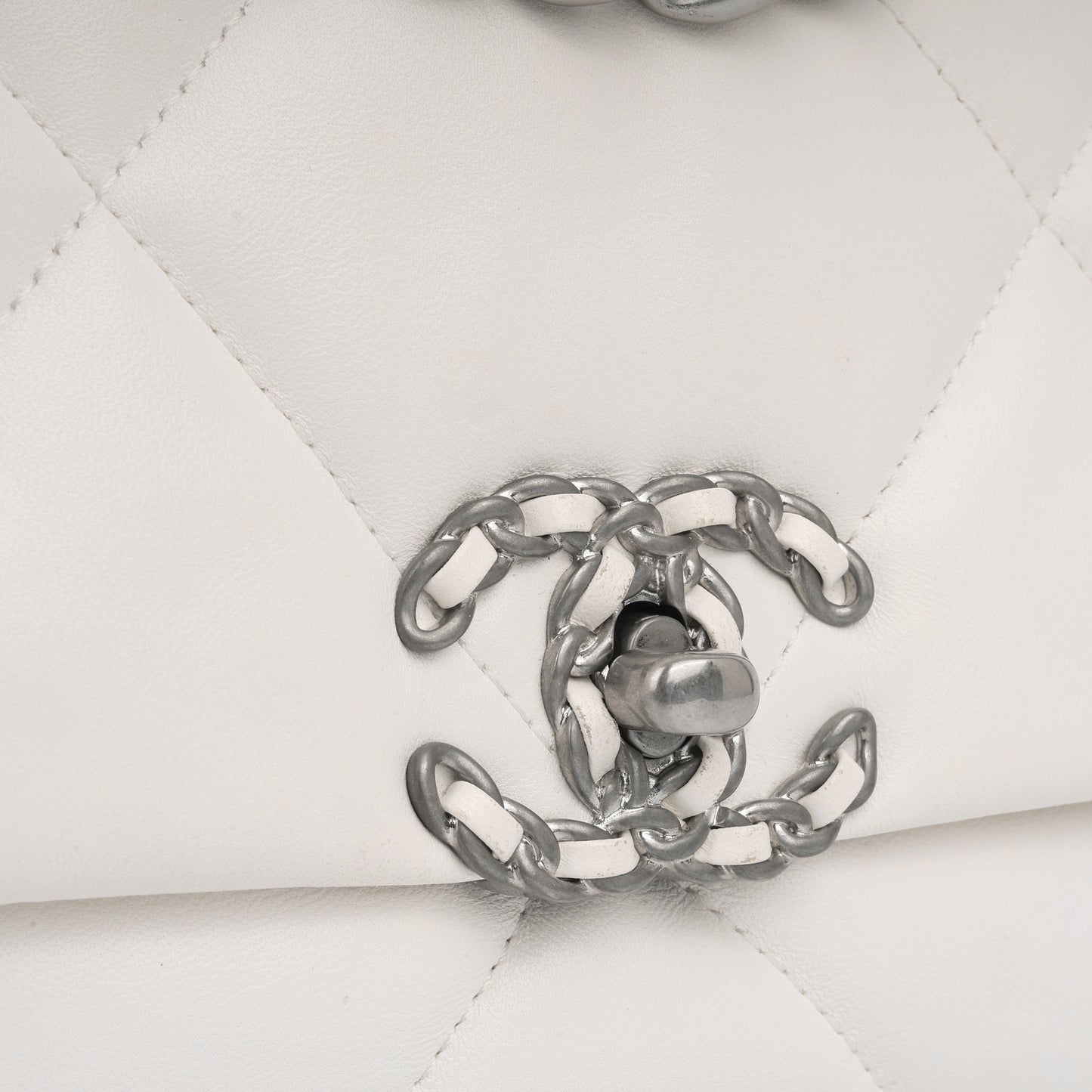 Chanel Chanel 19 - Small White