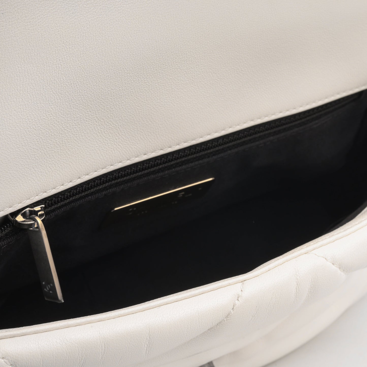Chanel Chanel 19 - Small White