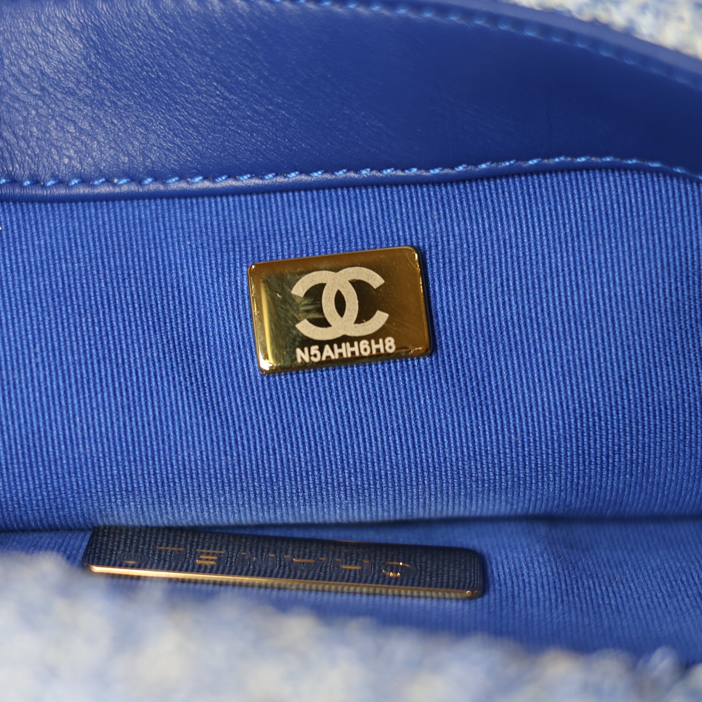 Chanel Chanel 19 - Small