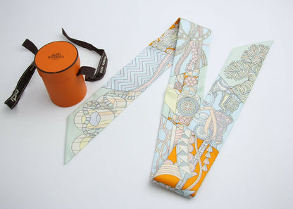 Hermes De l'Ombrelle aux Silk Twilly Pale Pink Sky Orange