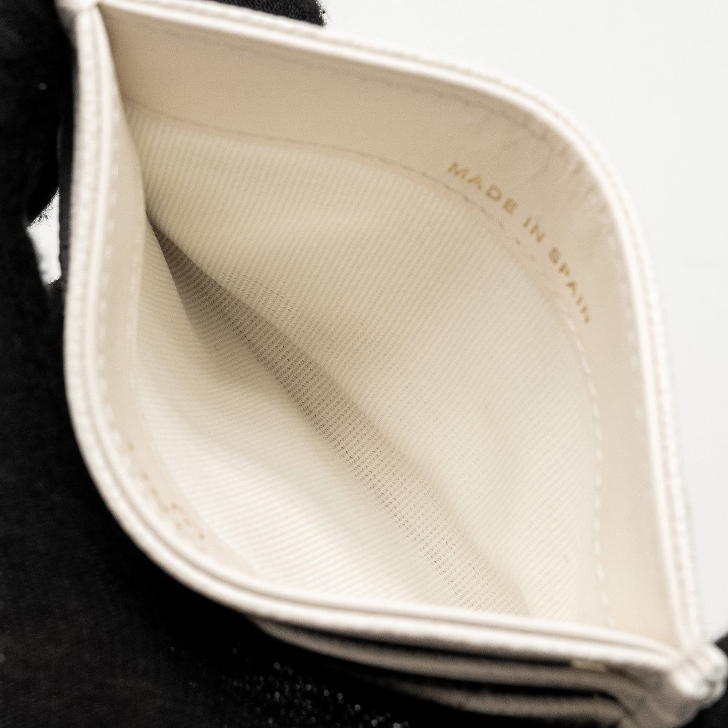 CHANEL Classic Card Holder Caviar White L (Microchip)