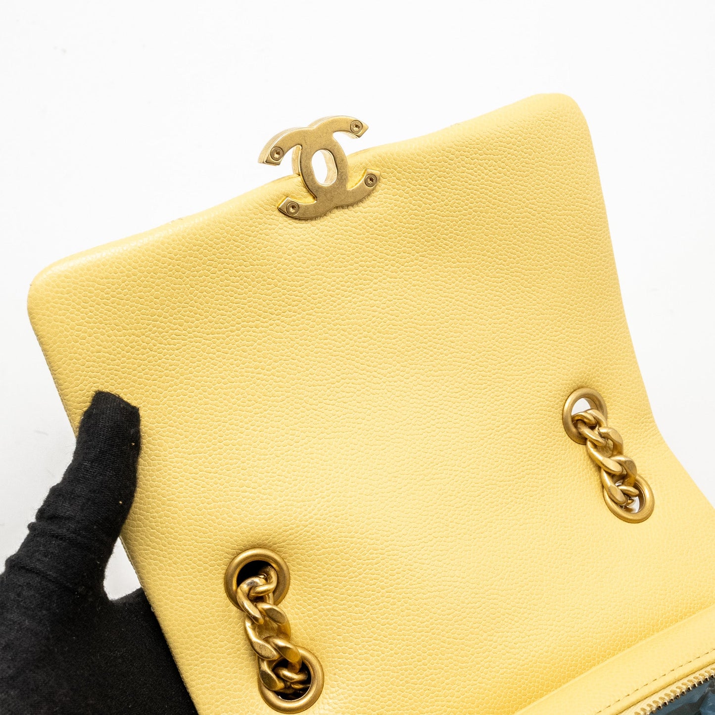Chanel 22P quilted flap backpack caviar light yellow  (Microchip)