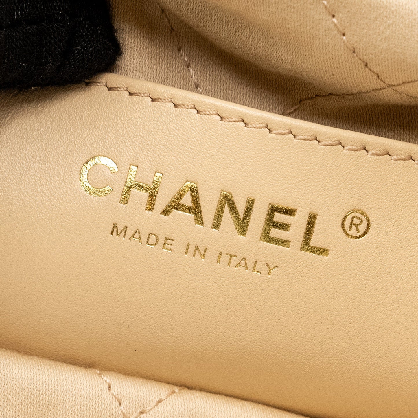Chanel Mini 22 Bag Shiny Calfskin White  (Microchip)