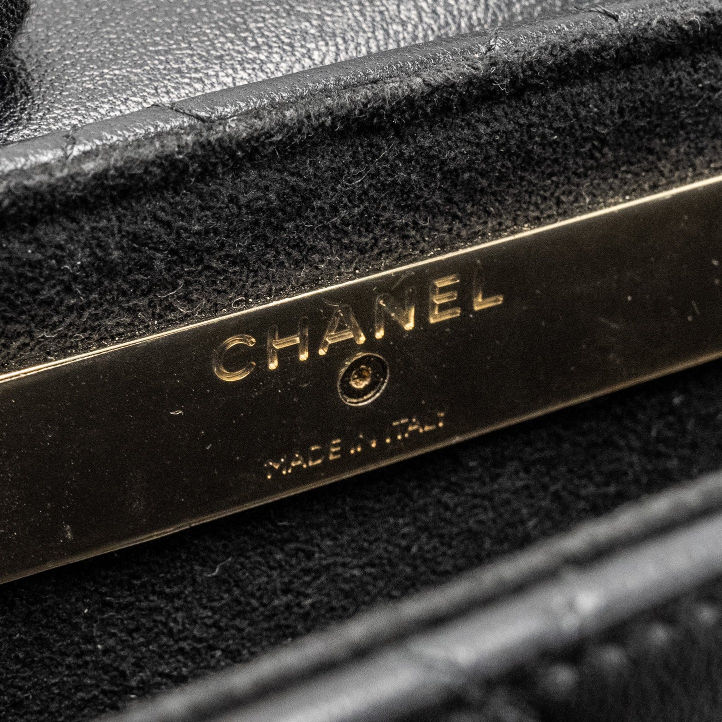 Chanel 22A Phone Case/Mini Wallet on Chain Lambskin Black L (Microchip)