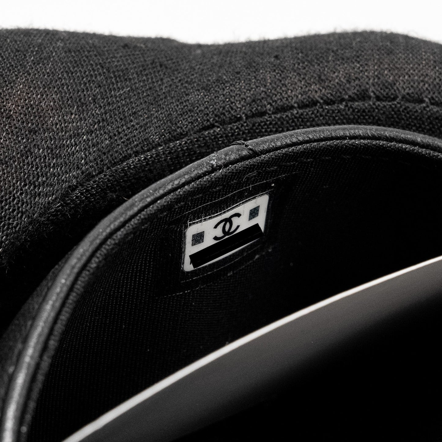 Chanel 19 Card Holder Lambskin Black  (Microchip)