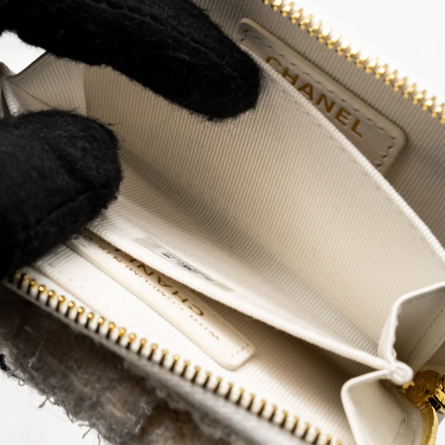 Chanel Mini Bow Card Holder With Chain Tweed White L (Microchip)