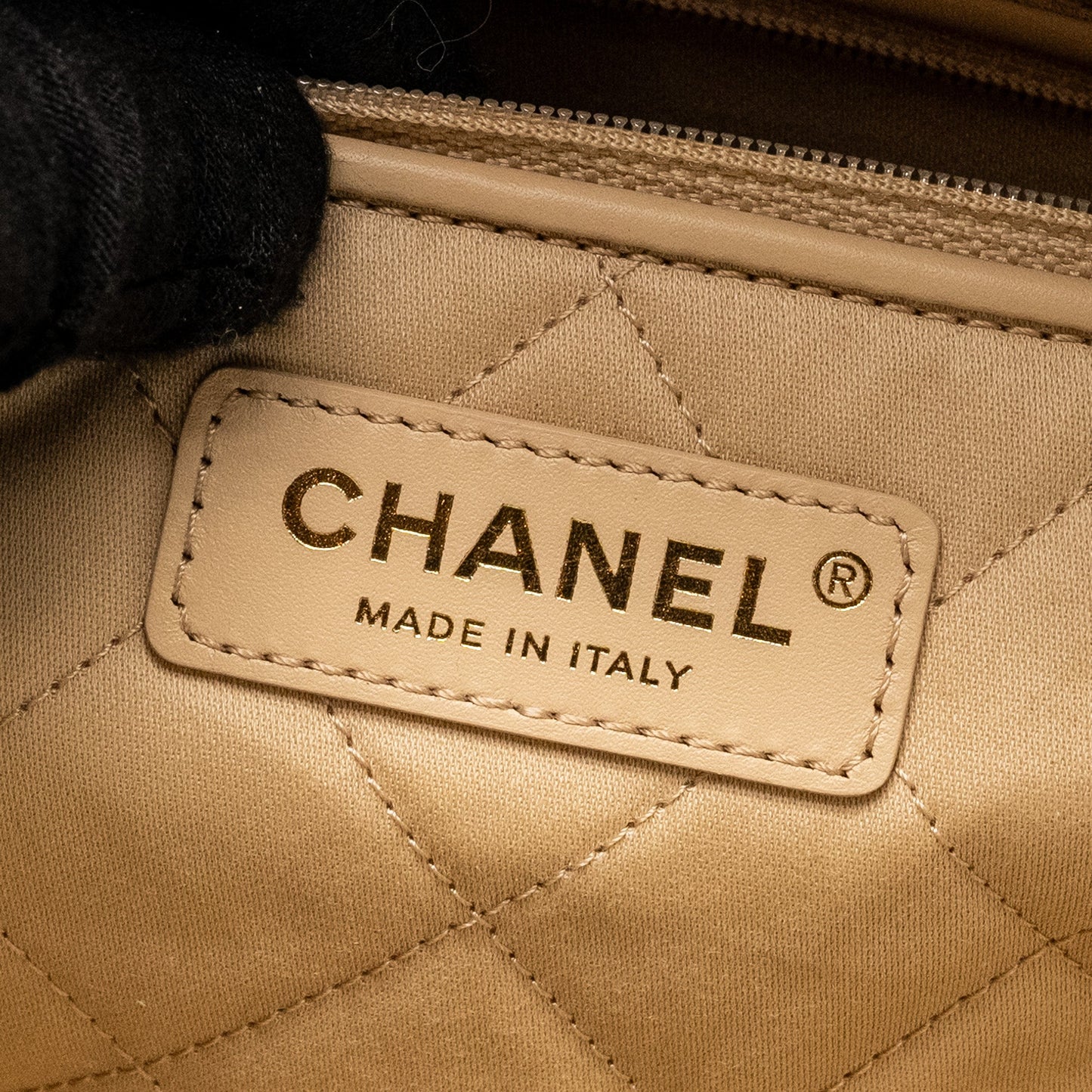 Chanel Medium 22 Bag Calfskin White  (Microchip)