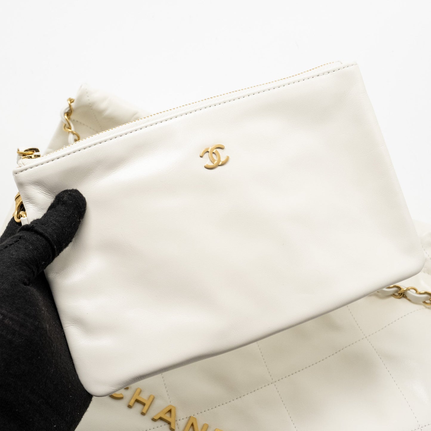 Chanel Medium 22 Bag Calfskin White  (Microchip)