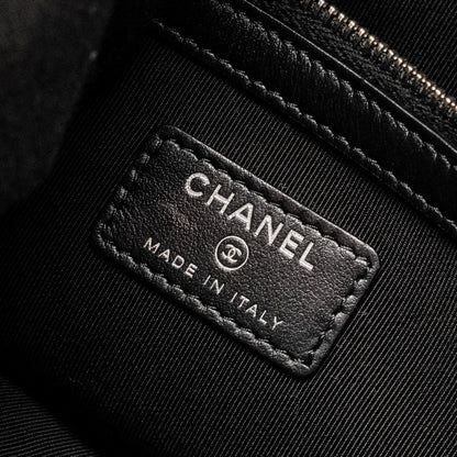 Chanel 20A Deauville Pouch Sequins/Calfskin Black/Multicolour