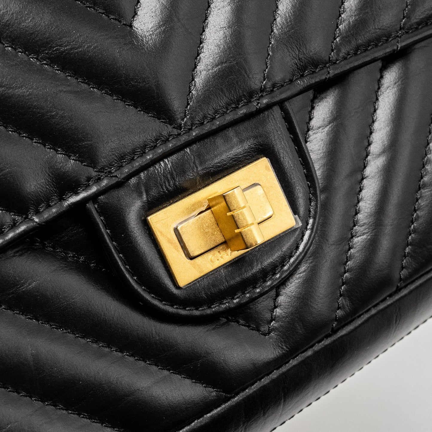 Chanel Mini 2.55 Reissue Chevron Calfskin Black  (Microchip)