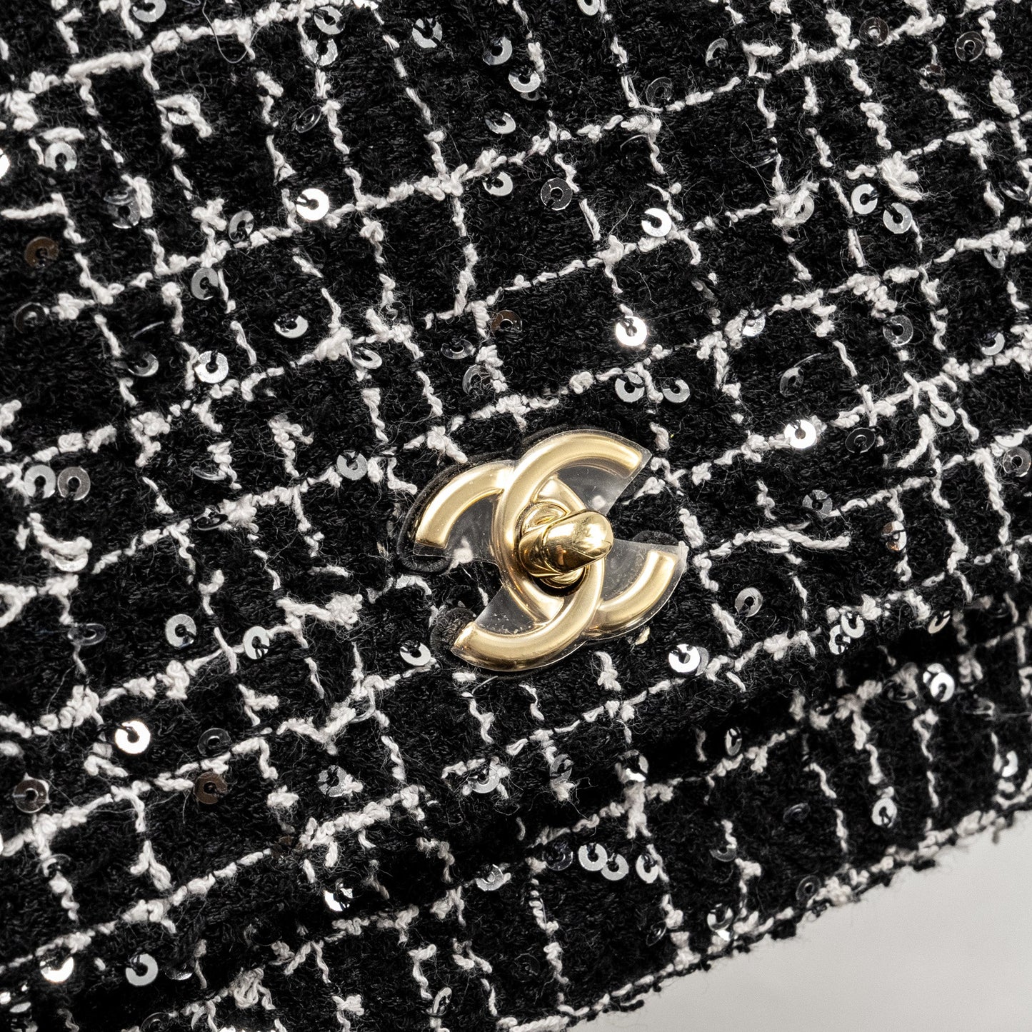 Chanel 24p Detail Chains Wallet On Chain Tweed/Sequins Black/White L (Microchip)