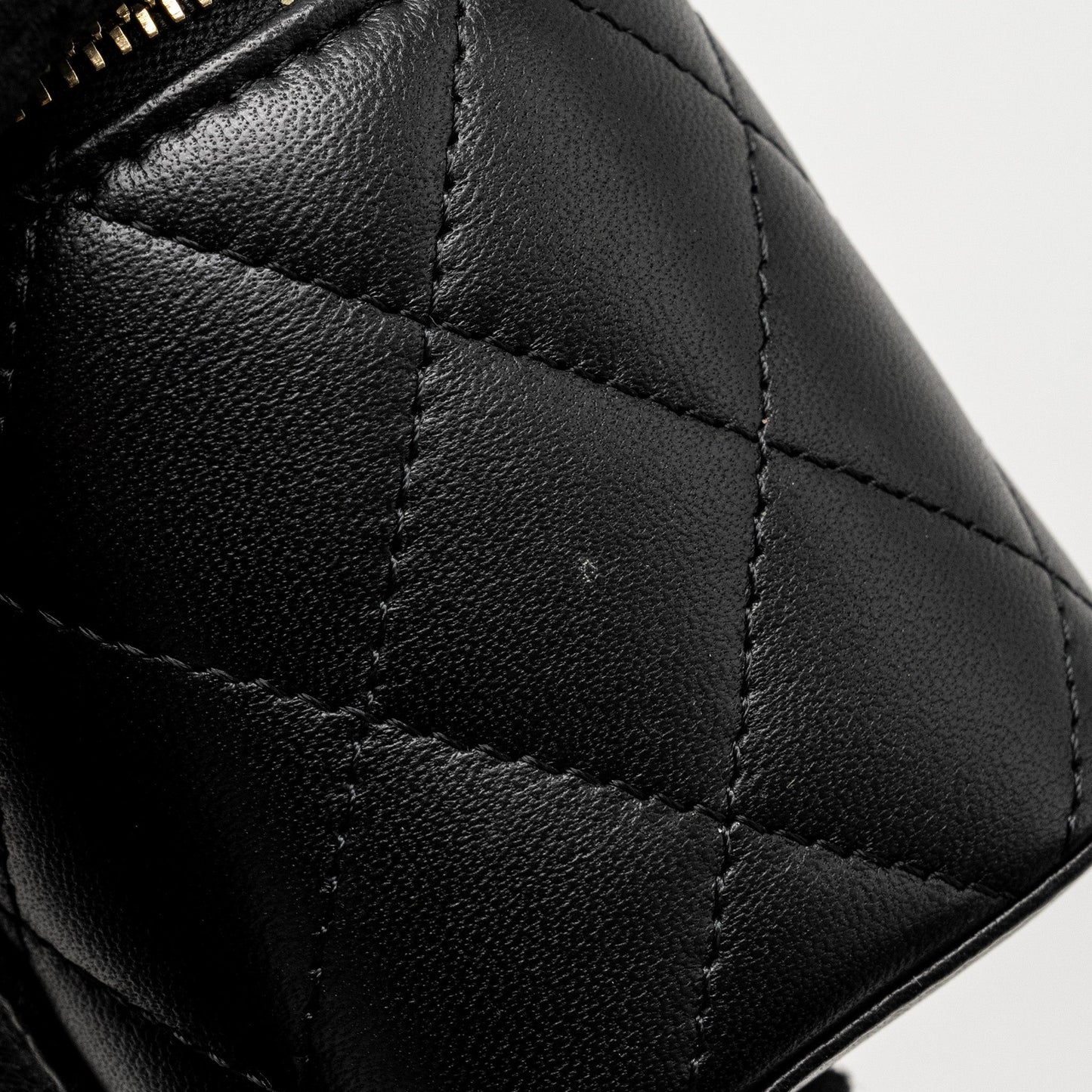 Chanel Pearl Crush Mini Vanity Case Lambskin Black