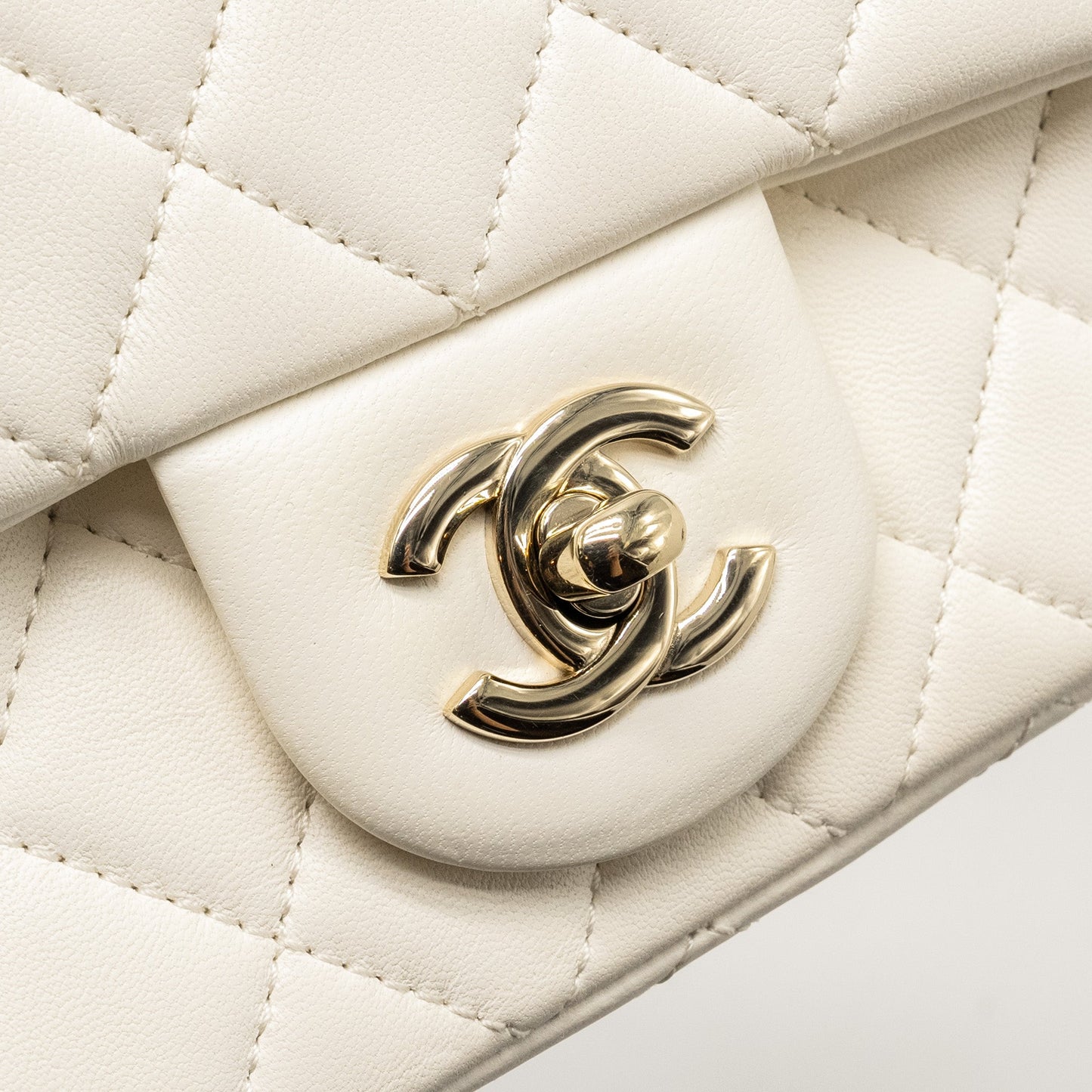 Chanel 23C Pearl Crush Mini Rectangular Flap Bag Lambskin White L (Microchip)