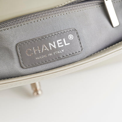 Chanel Boy Old Medium Iridiscent (Light grey)