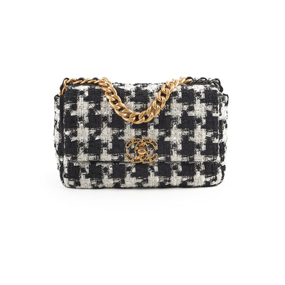 Chanel 19 Tweed Medium 2020