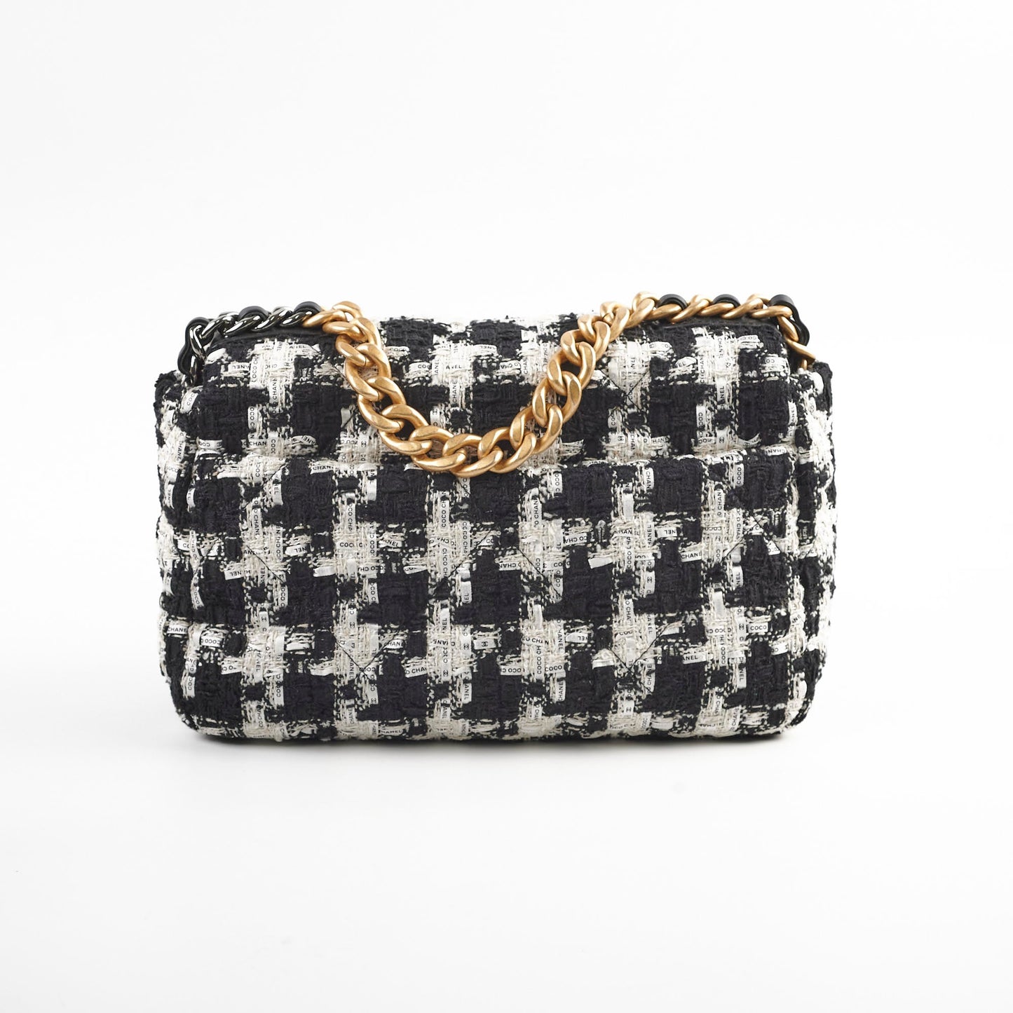 Chanel 19 Tweed Medium 2020