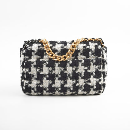 Chanel 19 Tweed Medium 2020