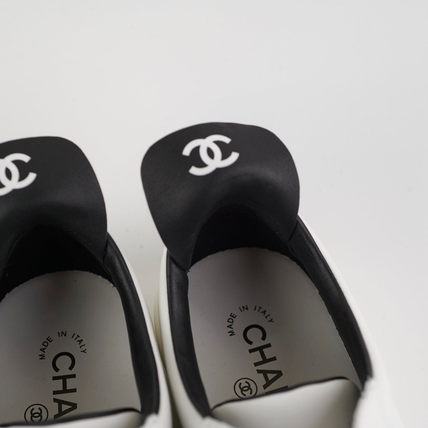 Chanel Laceup Sneakers White Size 40