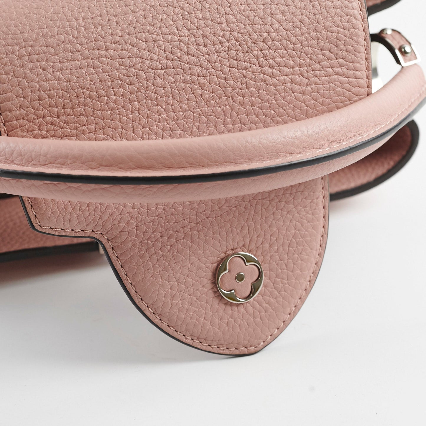Louis Vuitton Capucines MM Magnolia