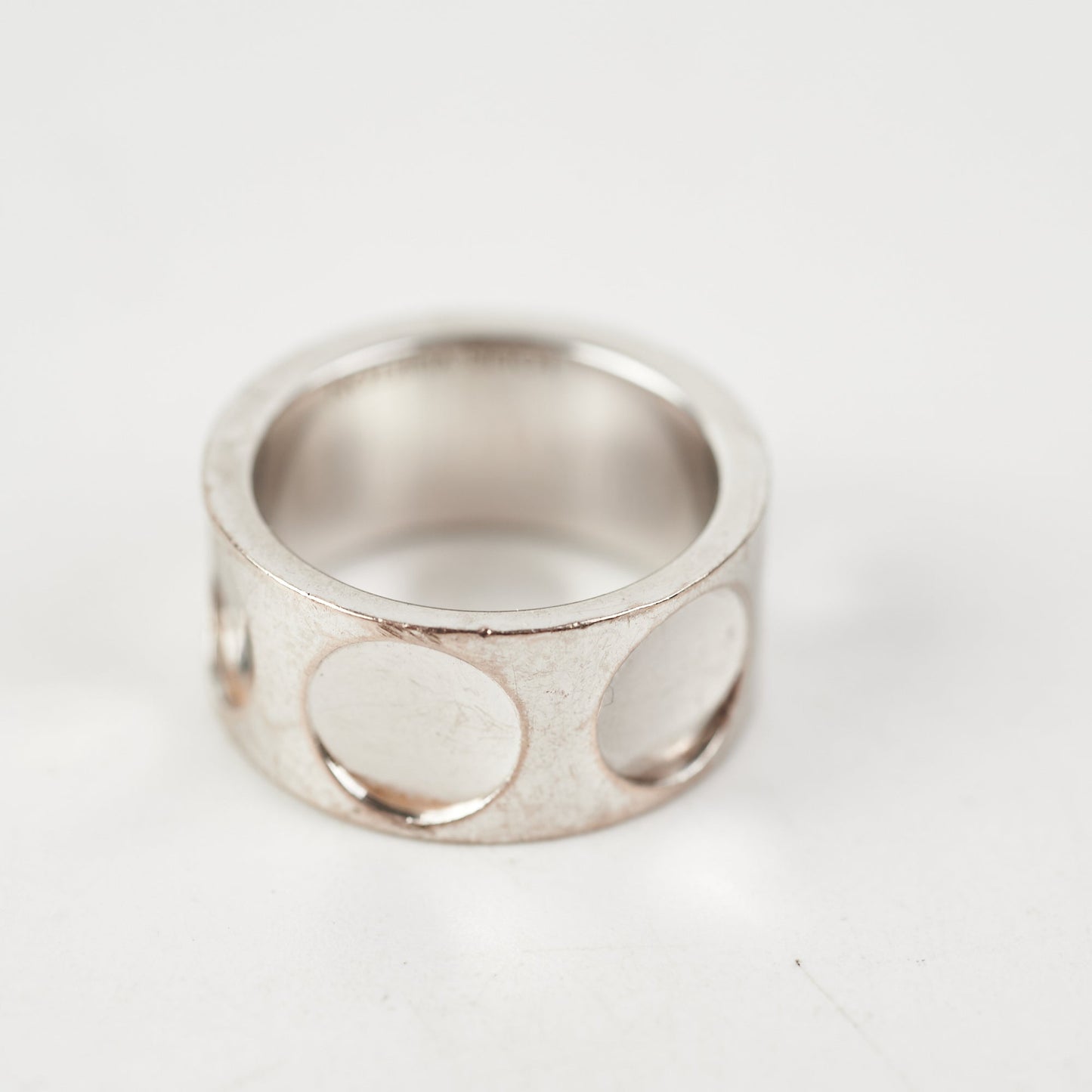Louis Vuitton White Gold Ring size 53