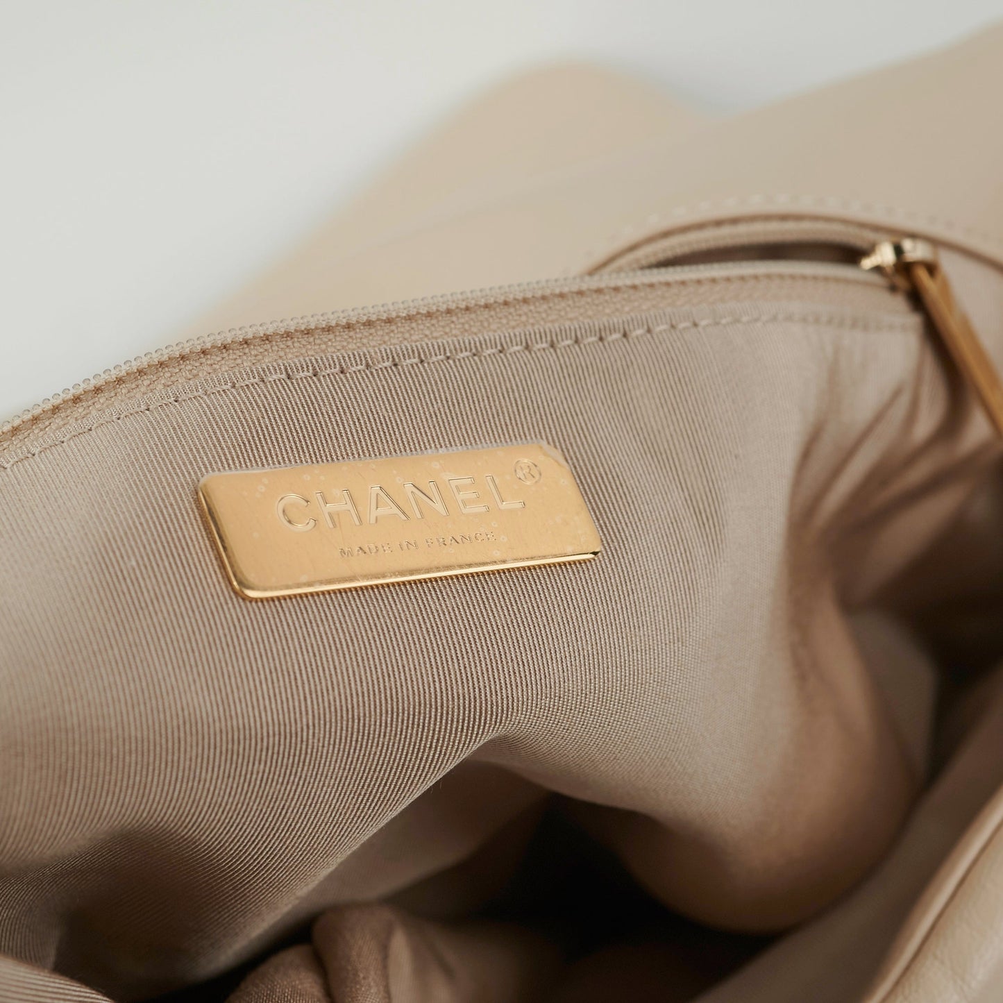 Chanel Medium 19 Beige