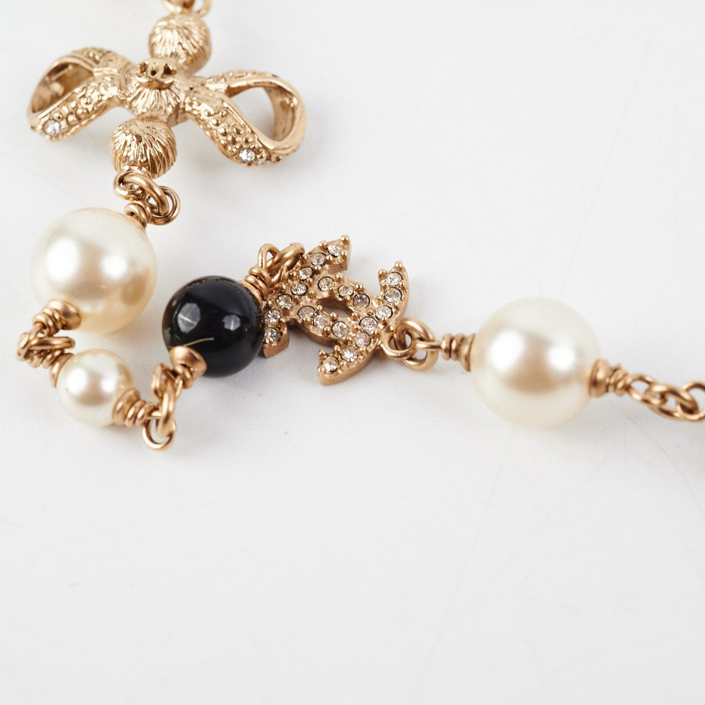 Chanel Long Necklace Pearls CC (Costume Jewellery)