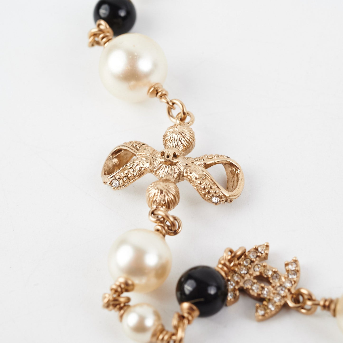 Chanel Long Necklace Pearls CC (Costume Jewellery)