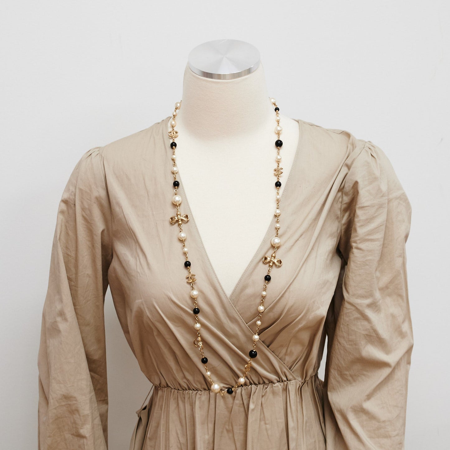 Chanel Long Necklace Pearls CC (Costume Jewellery)