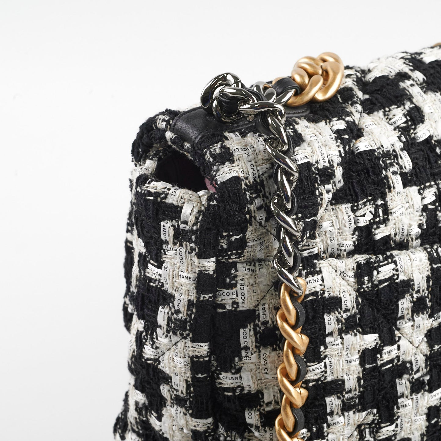 Chanel 19 Tweed Medium/Large 2020