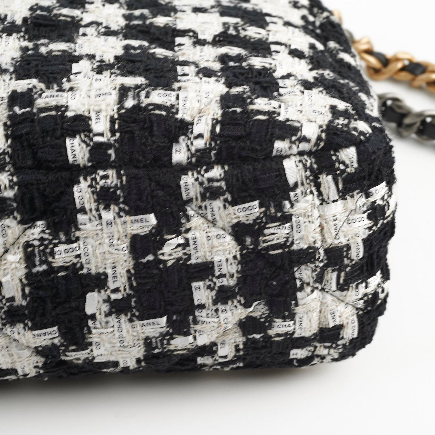 Chanel 19 Tweed Medium/Large 2020