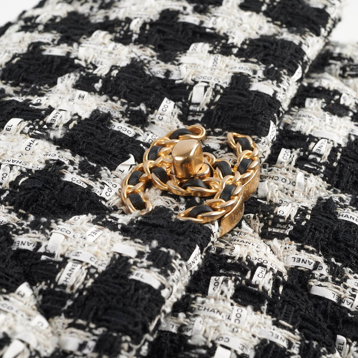 Chanel 19 Tweed Medium/Large 2020