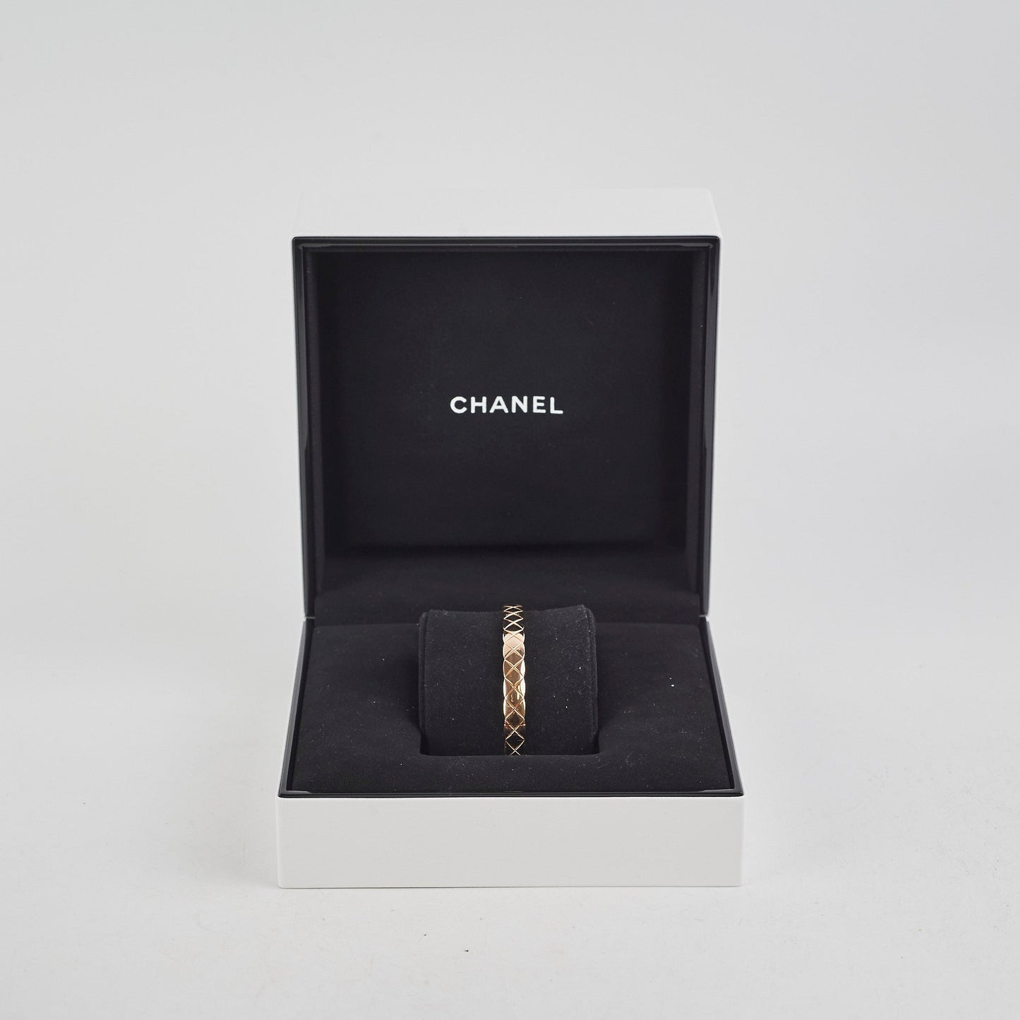 HOLD CV Chanel Coco Crush Bracelet 18k Beige Gold Medium