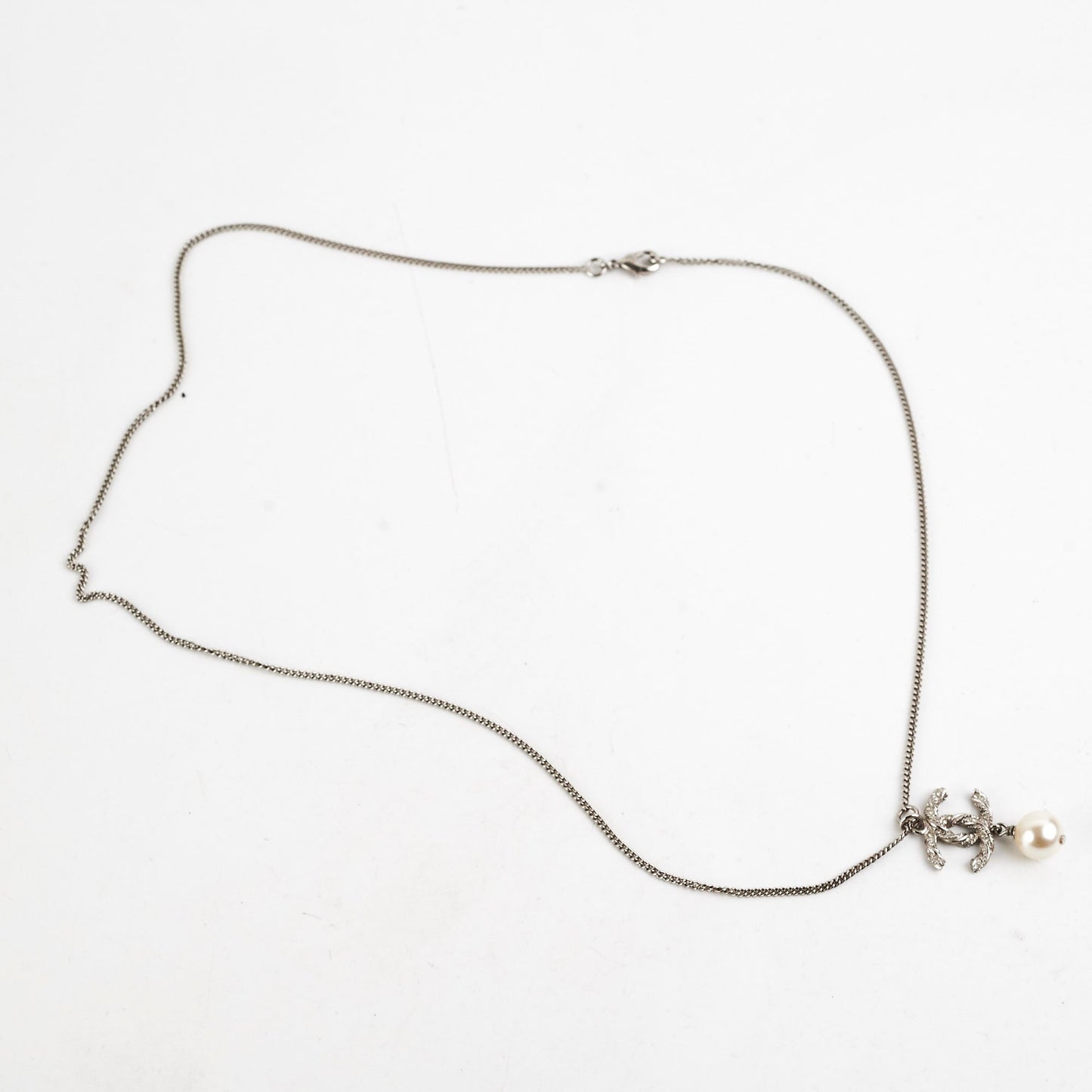 Chanel CC Logo Pearls Necklace