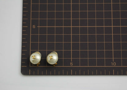 Chanel Vintage 95A Faux Pearl White Round Clip-on Earrings