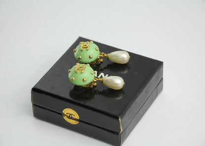 Chanel Vintage 96C Resin Green Dot Imitation Pearl Dangle Clip-on Earrings