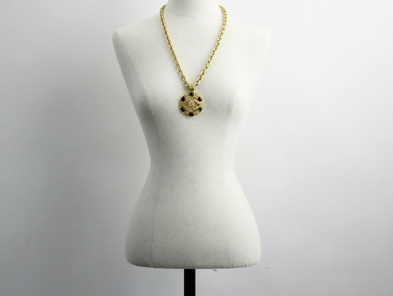 Chanel Vintage 94A Grapevine Gold Plated Medal Long Necklace