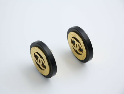 Chanel Vintage 1992 Gold-plated Black Gold Brushed Clip-on Earrings