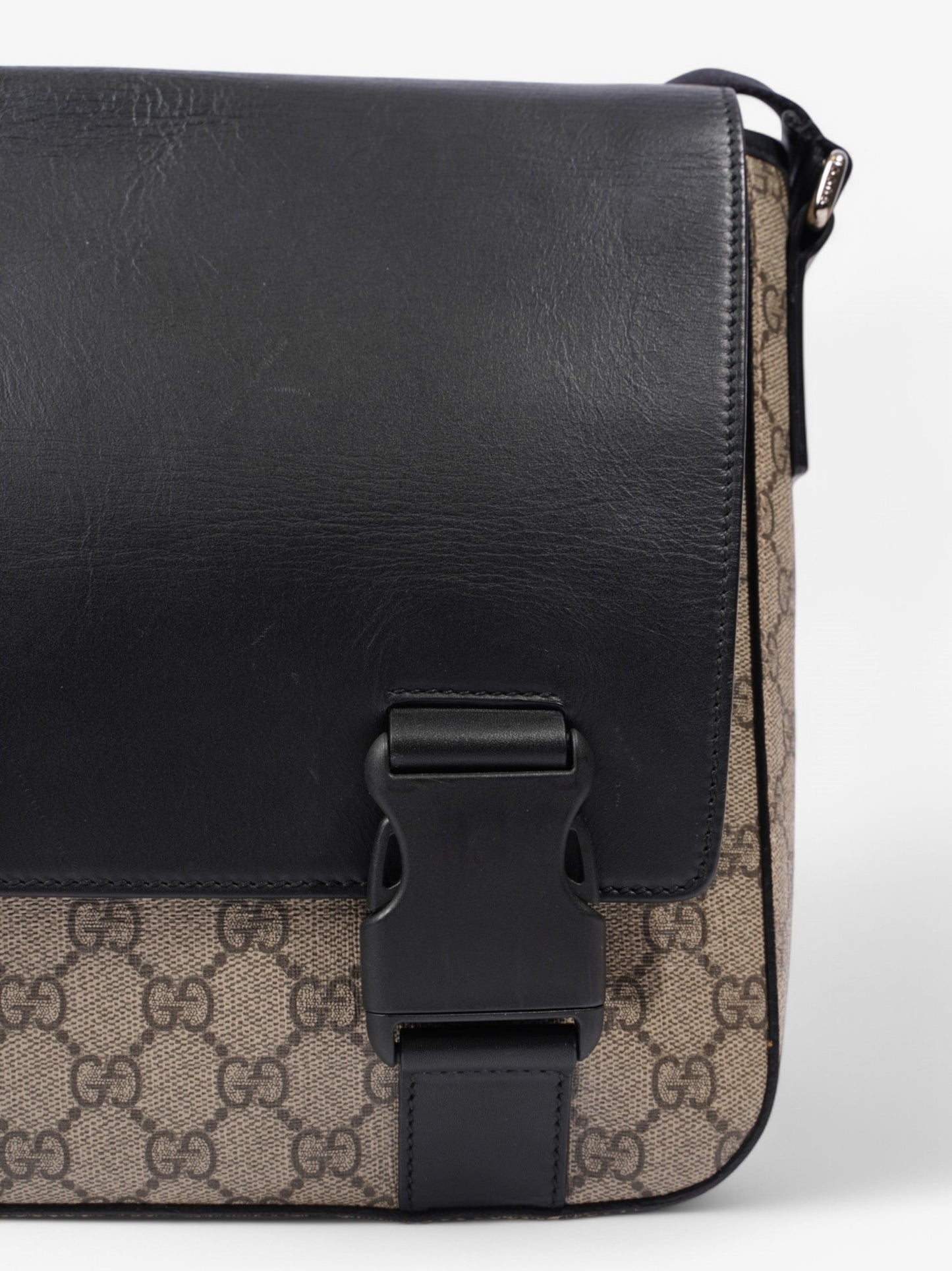 Gucci Messenger Bag GG Supreme / Black Coated Canvas