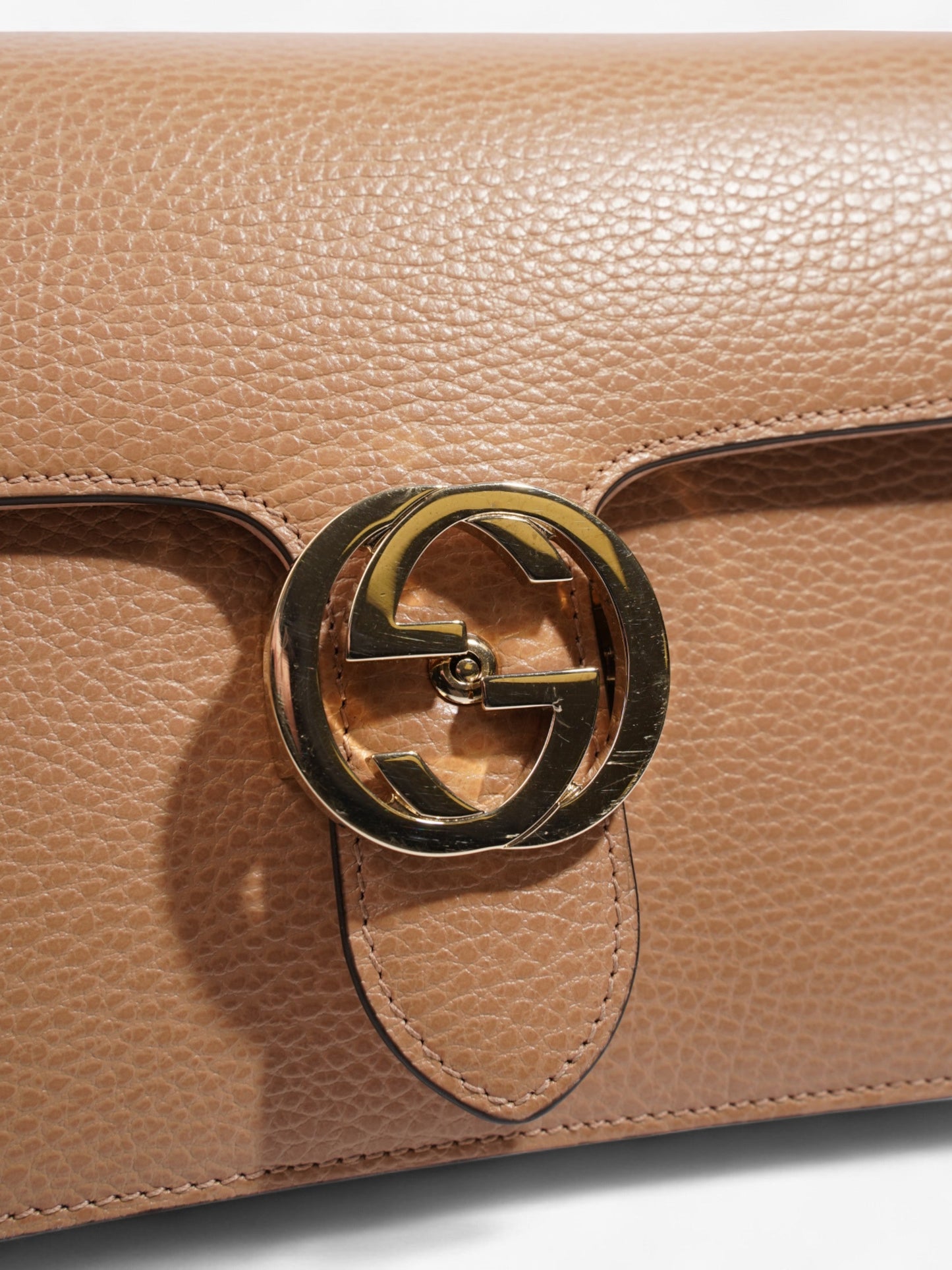 Gucci Interlocking GG Chain Beige Leather