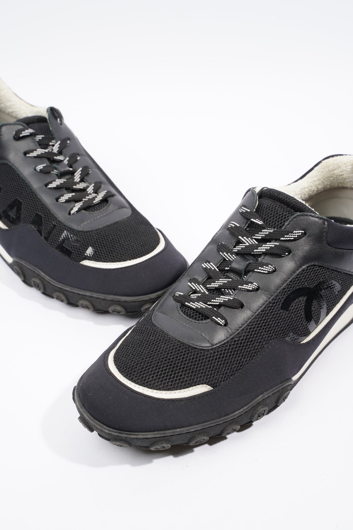 Chanel Low Top Sneaker Black / Navy Mesh EU 43 UK 9